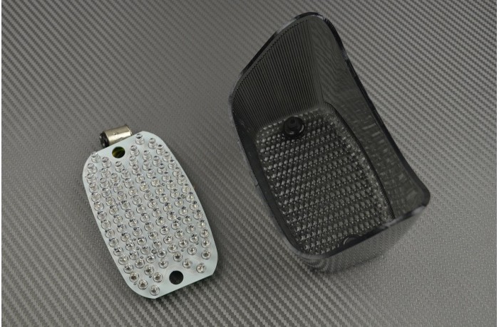 Fanale posteriore con indicatori di direzione integrato Yamaha VMAX 1200 / Virago 750 / 1000 / 1100 1986 - 2006 Fanale posteriore con indicatori di direzione integrato Yamaha VMAX 1200 / Virago 750 / 1000 / 1100 1986 - 2006