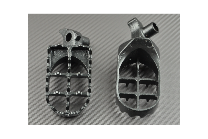 PAIR of dirtbike footrests YZ 85 125 250 WR 250 450 and GAS PAIR of dirtbike footrests YZ 85 125 250 WR 250 450 and GAS