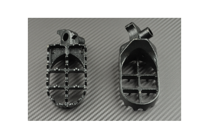 PAIR of dirtbike footrests CR 125 250 500 and YZ 125 250 WR400 PAIR of dirtbike footrests CR 125 250 500 and YZ 125 250 WR400