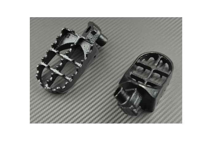 PAIR of dirtbike footrests CR 125 250 500 and YZ 125 250 WR400 PAIR of dirtbike footrests CR 125 250 500 and YZ 125 250 WR400