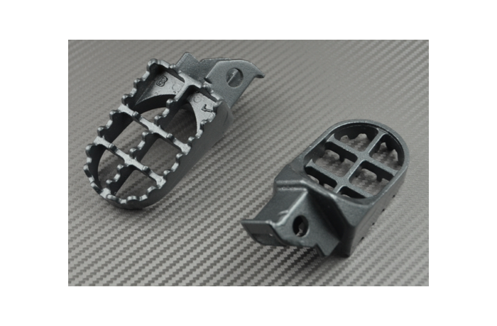 PAIR of dirtbike footrests Suzuki DR 250 350 650 PAIR of dirtbike footrests Suzuki DR 250 350 650