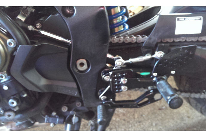 Platines Commandes Reculées YAMAHA FZ1 / FZ8 / FAZER 800 / 1000 2006 - 2016
